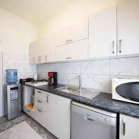 Central Seaside Flat With Excellent View In Bodrum * בודרום