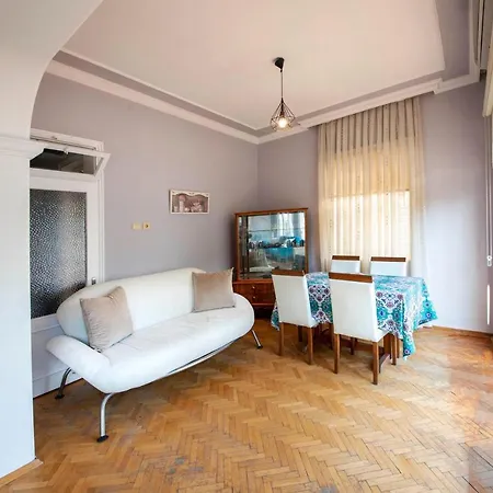 Central Seaside Flat With Excellent View In Bodrum Appartement