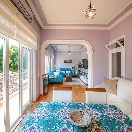 Central Seaside Flat With Excellent View In Bodrum Appartement *